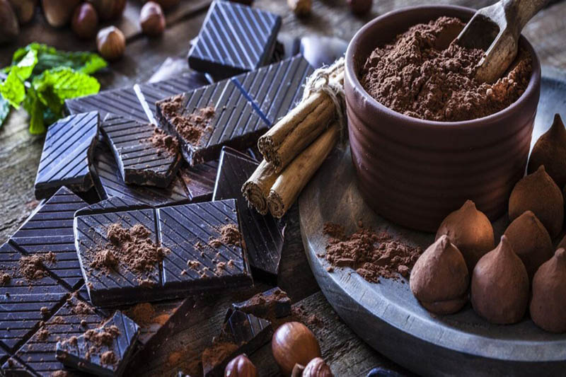 عوارض مصرف زیاد شکلات تلخ