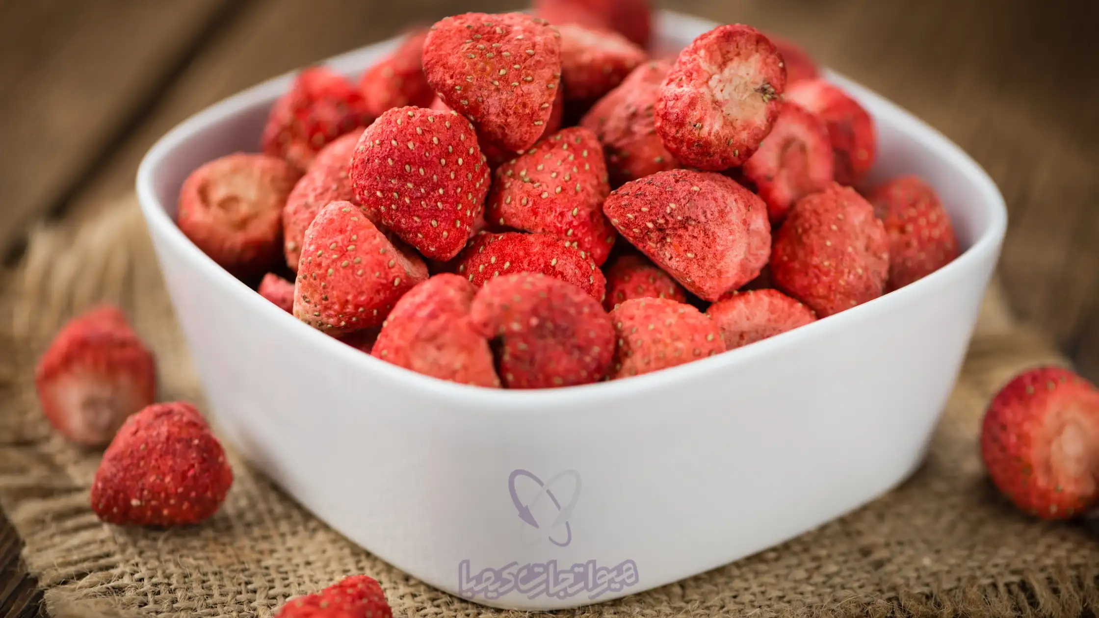میوه خشک توت فرنگی | یک میان وعده سالم، خوش طعم و پرخاصیت